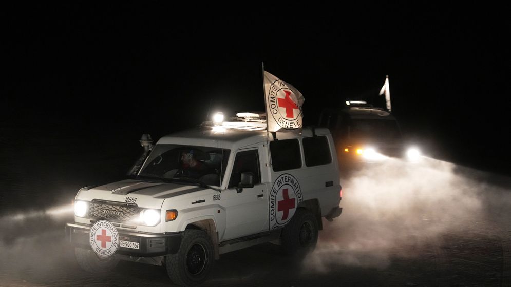 ইসরাইলকে আরও ৩ জিম্মির লাশ ফেরত দিল হামাস