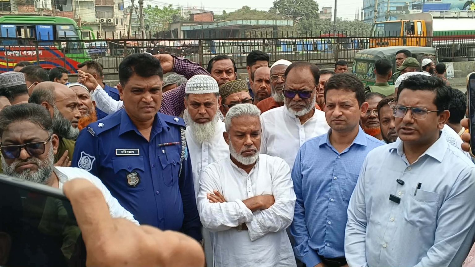 সোনারগাঁয়ে যানজট নিরসন ও ফুটপাত দখল মুক্ত করতে দুই দিনের আল্টিমেটাম