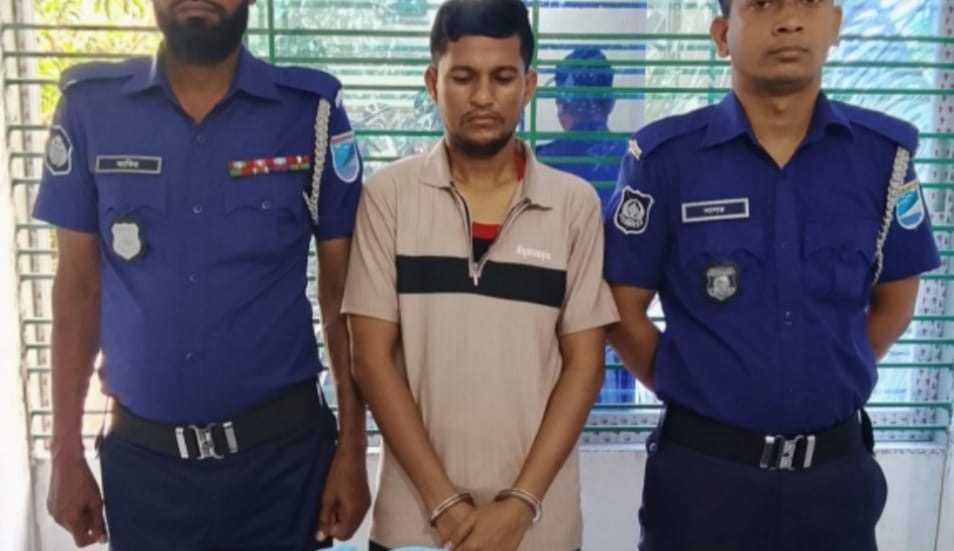সোনারগাঁয়ে চেকপোস্টে অভিযানে ২ কেজি গাঁজাসহ যুবক গ্রেফতার