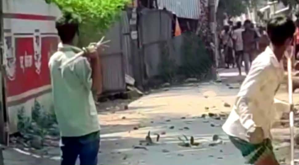 সোনারগাঁয়ে দফায় দফায় টেটাযুদ্ধ দুই গ্রুপের রক্তক্ষয়ী সংঘর্ষে আহত ১০