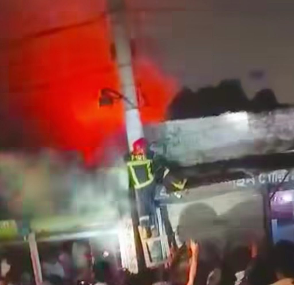সোনারগাঁয়ে বৈদ্যুতিক খুটির সর্ট সার্কিট আগুনে ৫ দোকান ভস্মিভূত