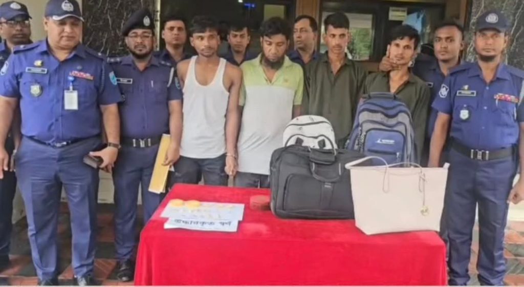 নারায়ণগঞ্জ সোনারগাঁ জাপান প্রবাসীর লুট হওয়া স্বর্ণালংকার উদ্ধার, পৃথক অভিযানে ৫ ডাকাত গ্রেফতার